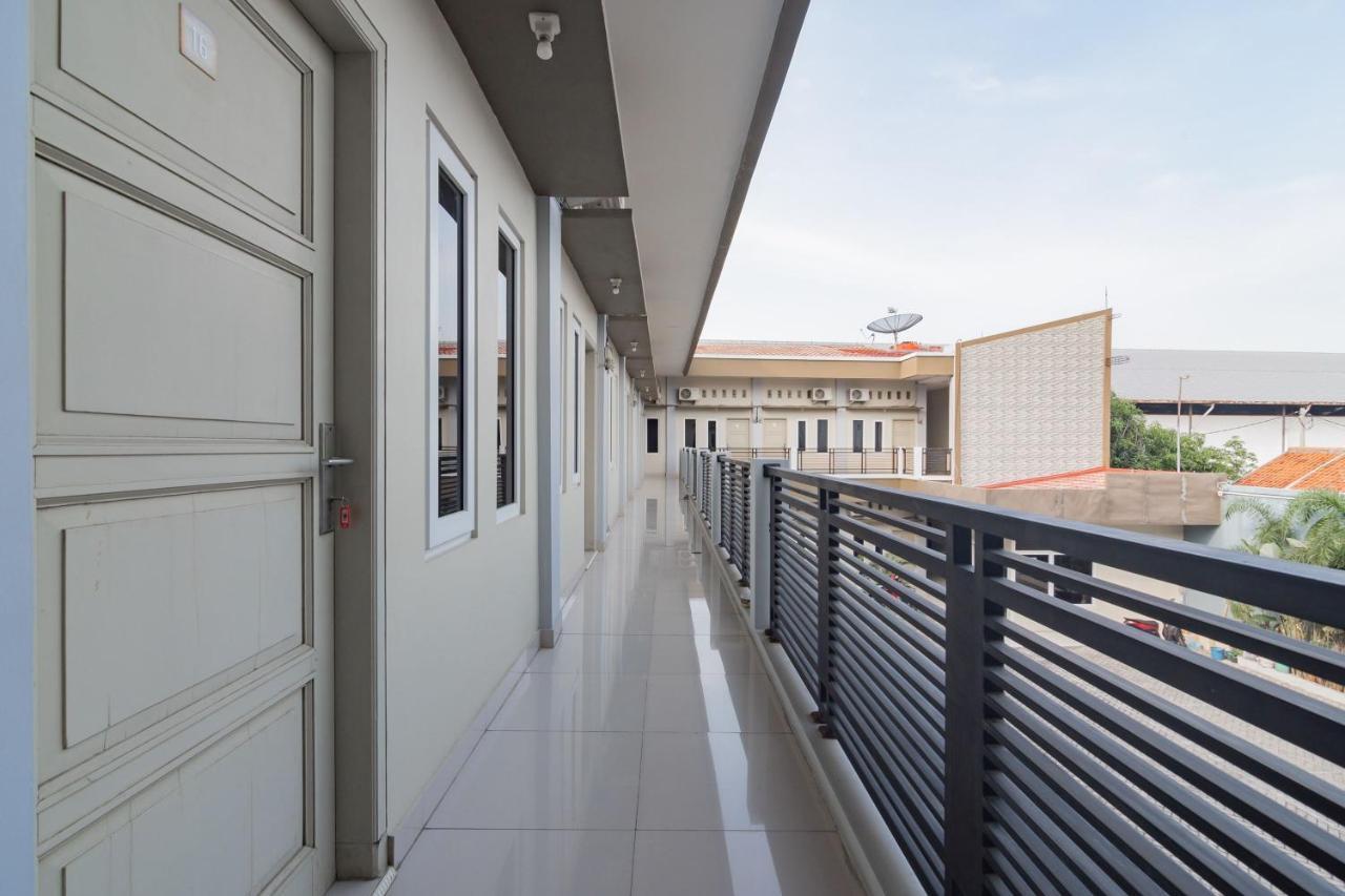 Reddoorz Plus Syariah @ Tuparev Cirebon 3 Екстериор снимка