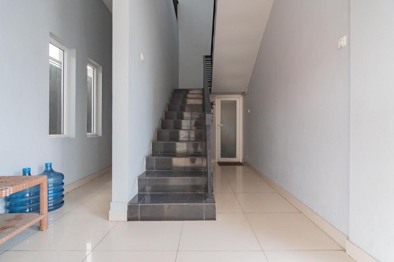 Reddoorz Plus Syariah @ Tuparev Cirebon 3 Екстериор снимка