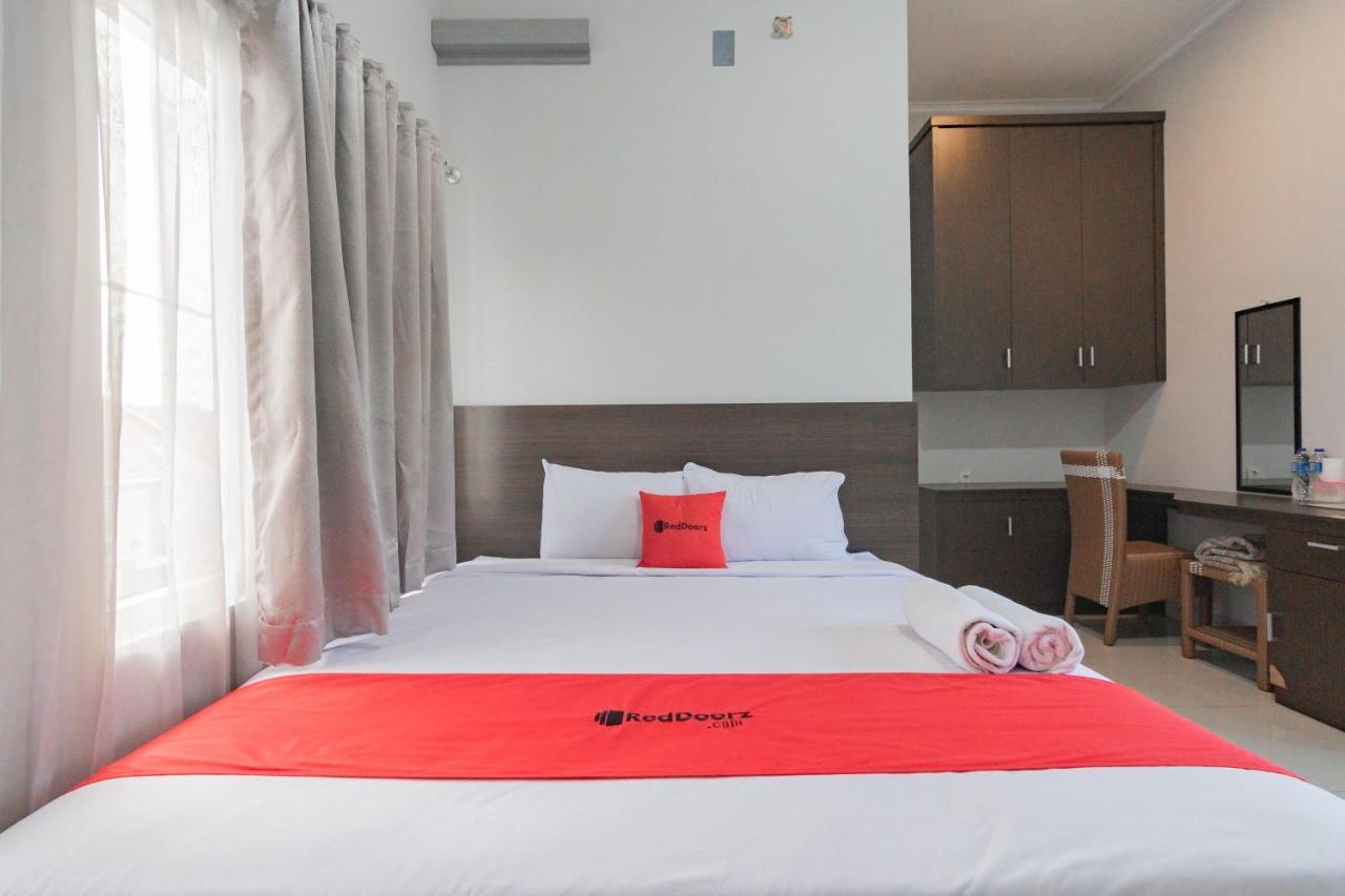 Reddoorz Plus Syariah @ Tuparev Cirebon 3 Екстериор снимка