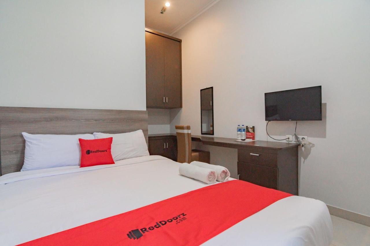 Reddoorz Plus Syariah @ Tuparev Cirebon 3 Екстериор снимка