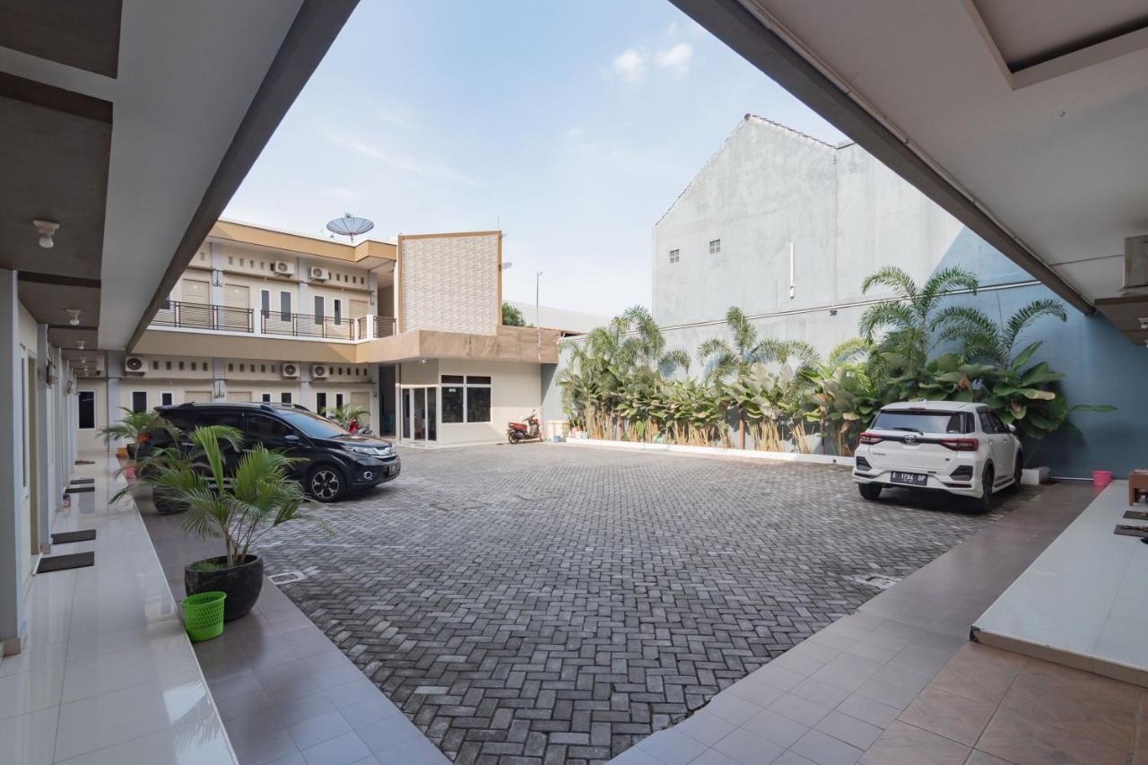 Reddoorz Plus Syariah @ Tuparev Cirebon 3 Екстериор снимка